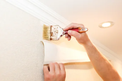Pose de papier peint à Auguaise — revêtements muraux et toiles de verre